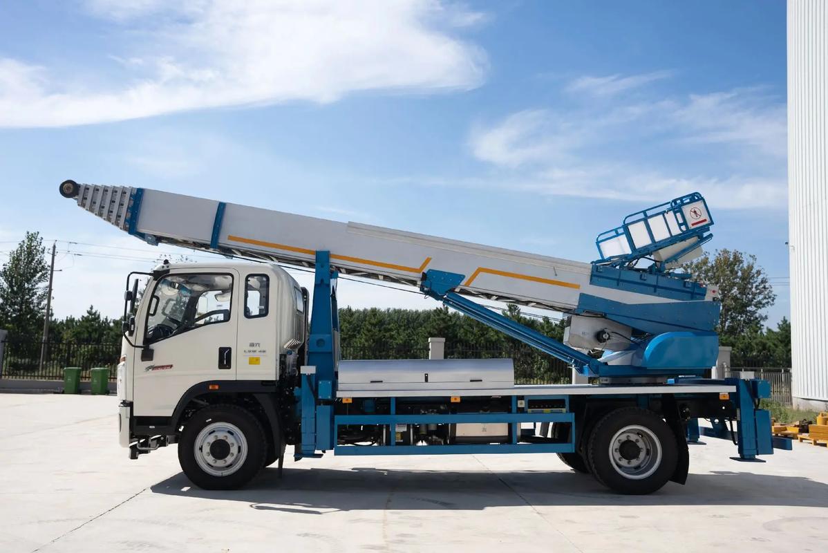 新都云梯上料车租赁费用