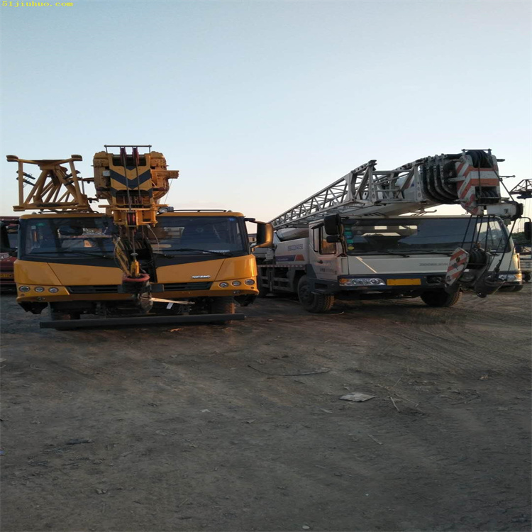 新都吊车吊挖机正确办法